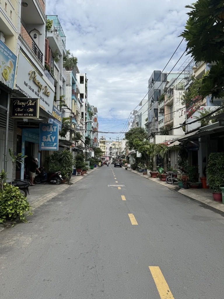 GIẢM SỐC 1 TỶ NHÀ MẶT TIỀN TTTM THỐNG NHẤT HẠNH THÔNG TÂY