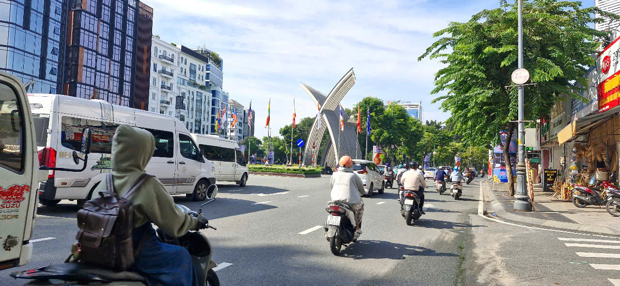 Tân Bình, P.2, Bán nhà 4 tầng, ở ngay, 5 Phòng ngủ, 5 phút tới Sân Bay, Công viên Gia Định, Sổ hồng riêng.