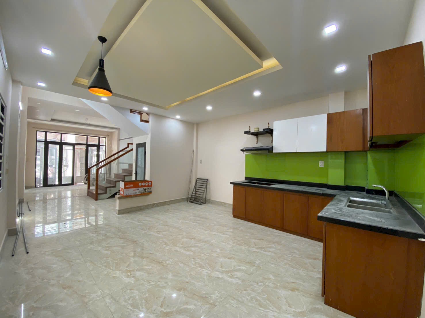 Nhà 2 kiệt oto 3 tầng Hoàng Diệu . Sổ đẹp như bức tranh