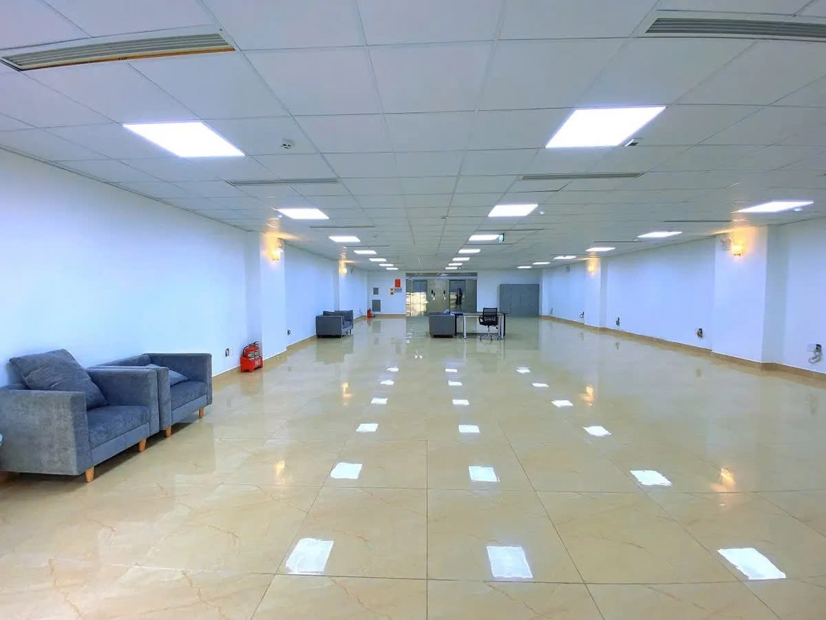 Bán nhà phố Hoàng Quốc Việt 251m2, 7 nổi 1 hầm2 thang máy mặt tiền 10.5m thu 3 tỷ/năm