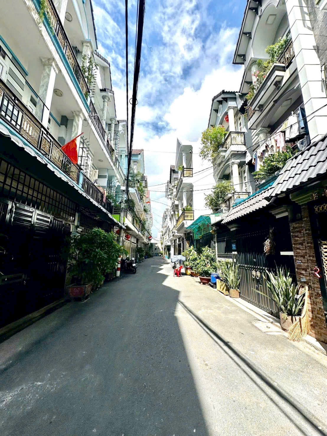 BÁN GẤP NHÀ 3 TẦNG ĐẸP – HT13, HIỆP THÀNH