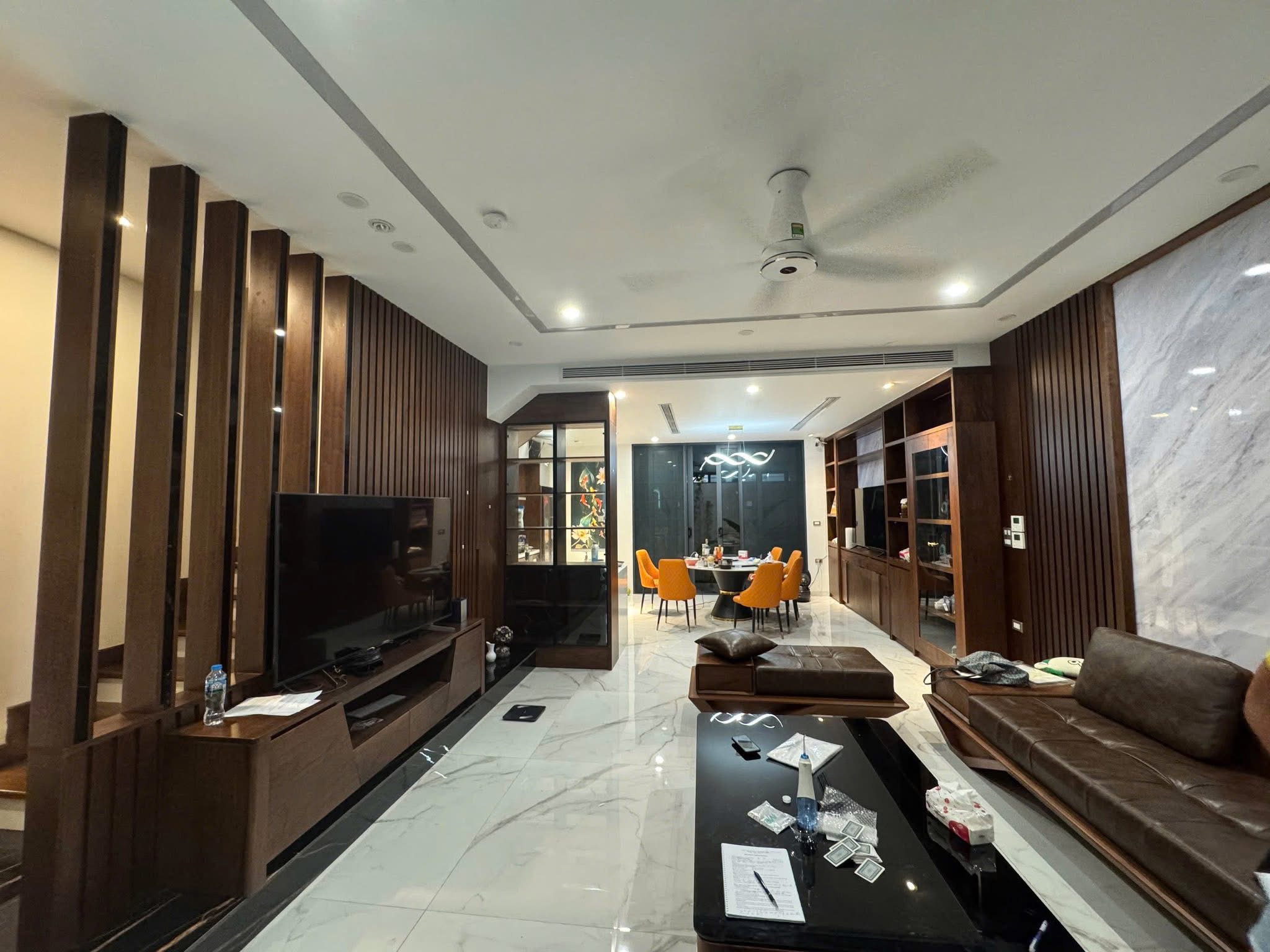 NHÀ PHÂN LÔ, Ở NGAY, 5 TẦNG, MT 6M, VỈA HÈ, Ô TÔ DỪNG ĐỖ, NỘI THẤT XỊN PHỐ VŨ PHẠM HÀM.