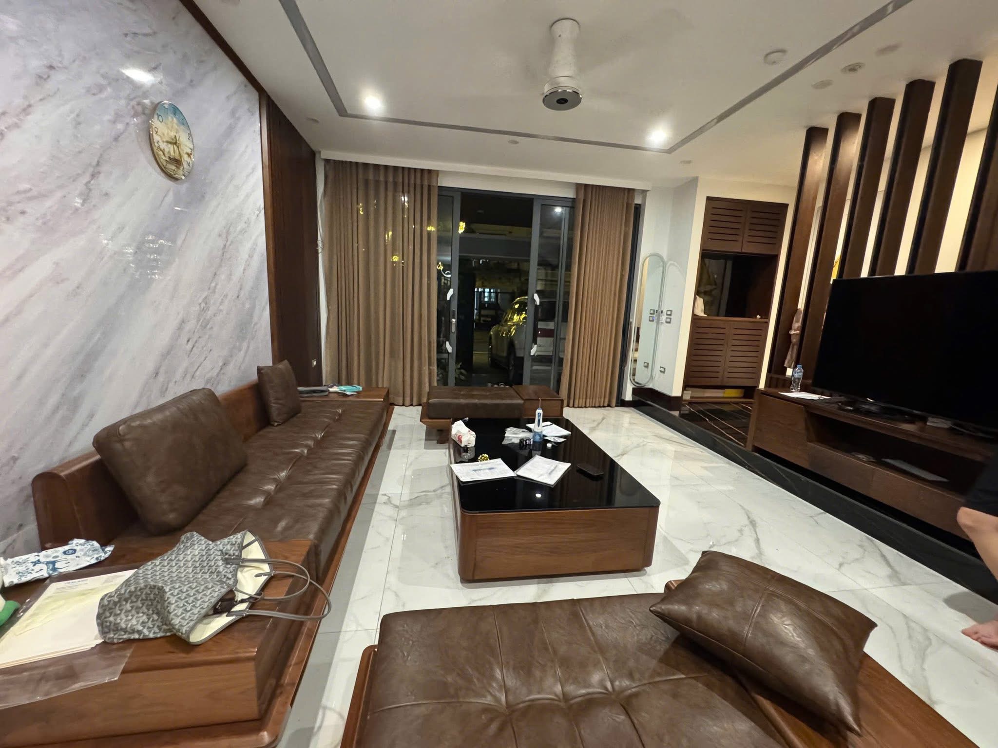 NHÀ PHỐ TRẦN KIM XUYẾN, VỈA HÈ, PHÂN LÔ, Ô TÔ TRÁNH, DÂN TRÍ CAO, Ở SƯỚNG, NỘI THẤT XỊN.