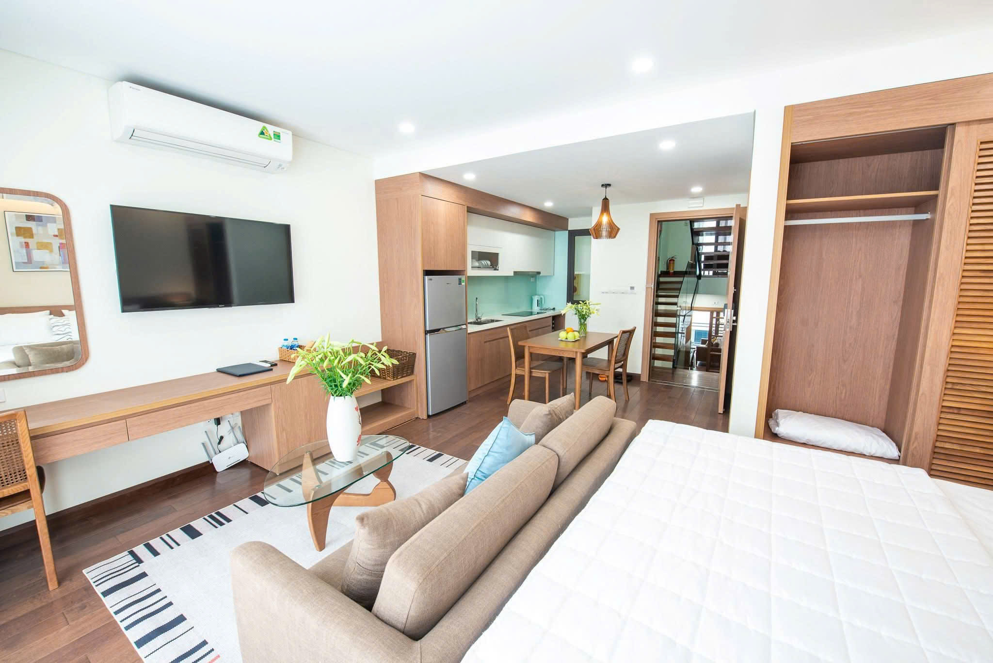 Bán nhà phố Lạc Long Quân 70m2, 7 tầng, MT5.9m dòng tiền 110tr/tháng gần Hồ Tây