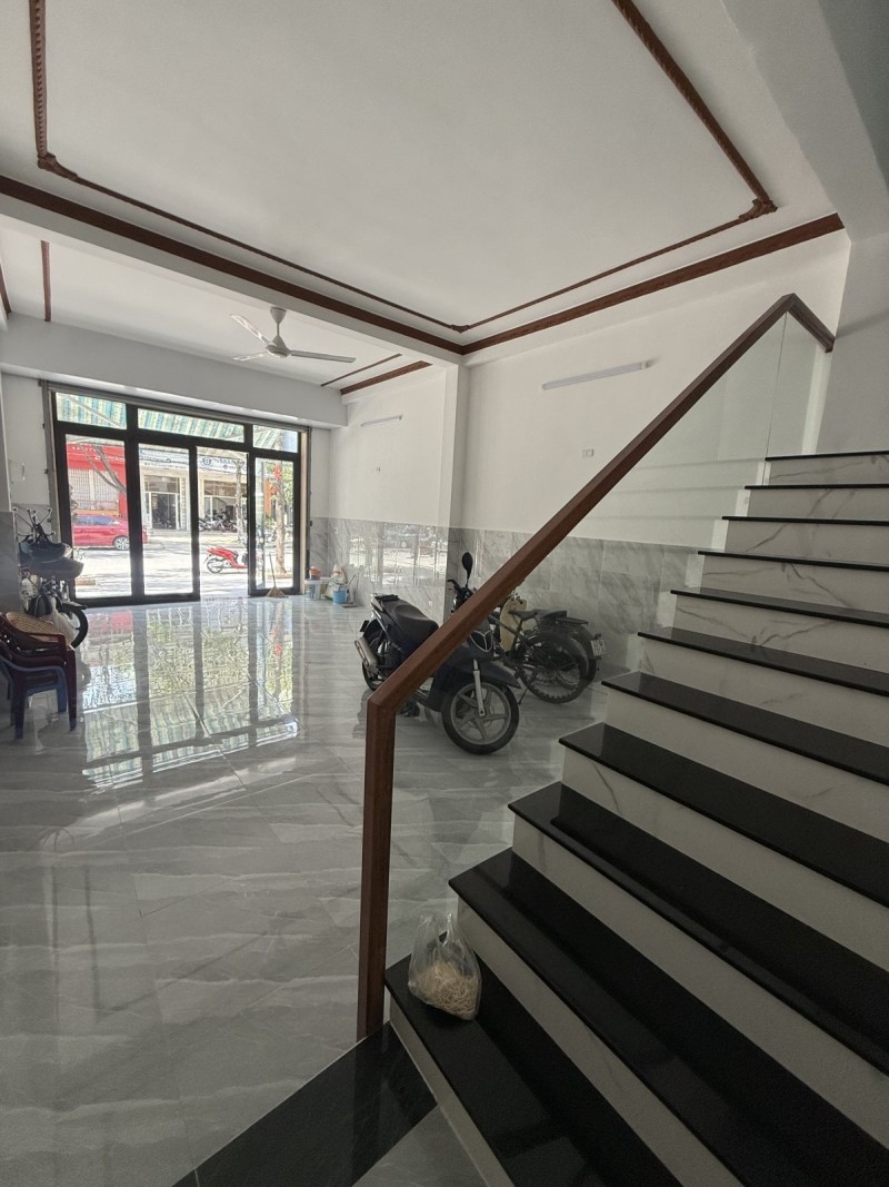 ♥ MT Trần Quang Diệu đường 10.5m gần Trần Hưng Đạo, 96m2, 3 tầng, nhỉnh 14 tỷ