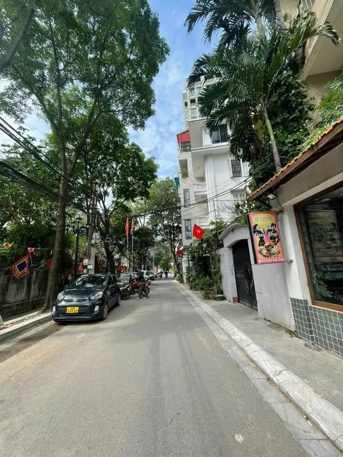 Bán nhà phố Trung Kính 108m2, 5 tầng, MT4.7m ô tô tránh 2 thoáng 31.9 tỷ VIP Cầu Giấy