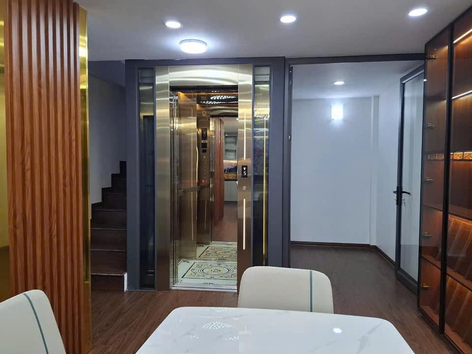 Bán nhà phố Thể Giao 45m2, 6T thang máy 2 thoáng tặng full đồ giá 17 tỷ gần Công Viên