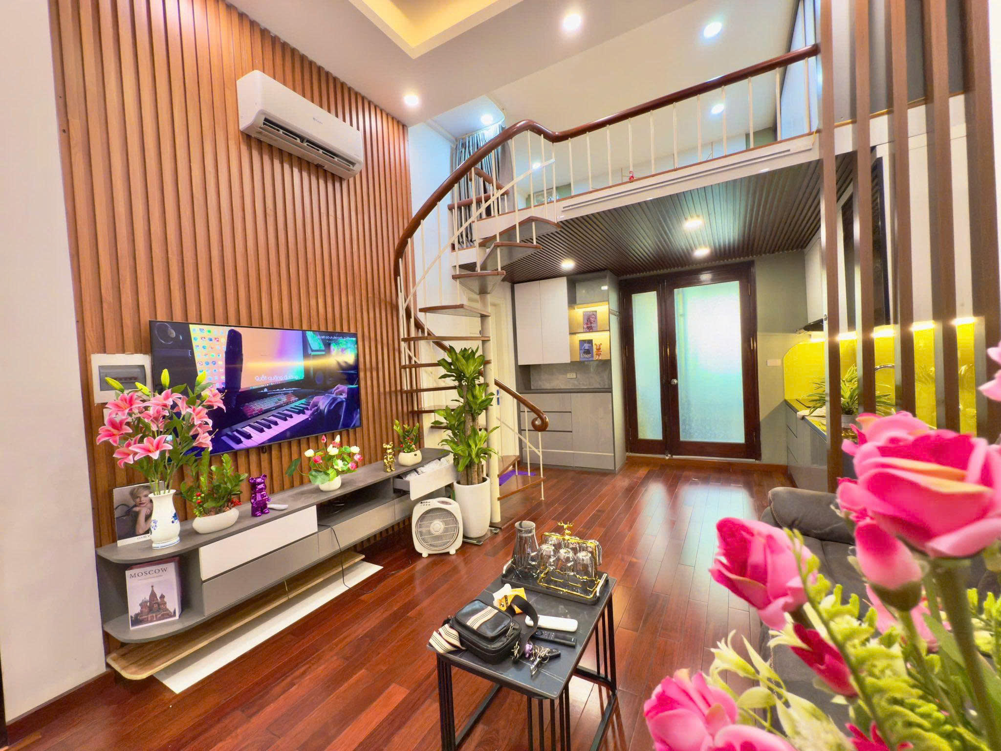 Bán nhà tập thể phố Hàng Than 50m2, 2 ngủ đẹp cực phẩm full đồ hiếm Ba Đình