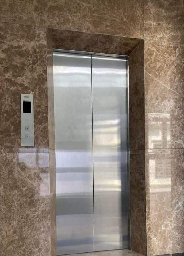 Mình cho thuê Nhà VP, Nhà Hàng, KD, Trúc Bạch; vỉa hè 102m2* 5T- 31 Tr