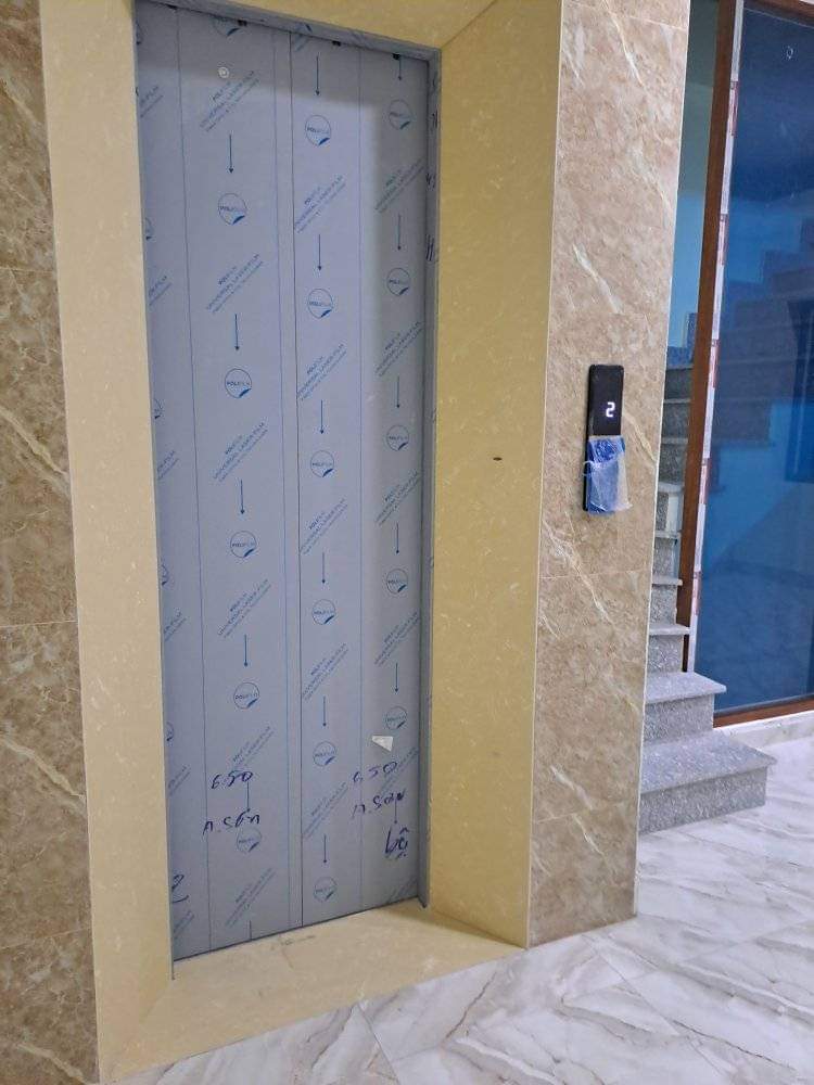 Cho thuê nhà mới, căn góc, Phạm Ngọc Thạch, 106m2x 5T vỉa hè 30 Tr