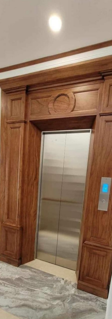 Cho thuê nhà mới, hai cửa đi, Đội Cấn, thang máy; vỉa hè 99m2* 5T- 32 Tr