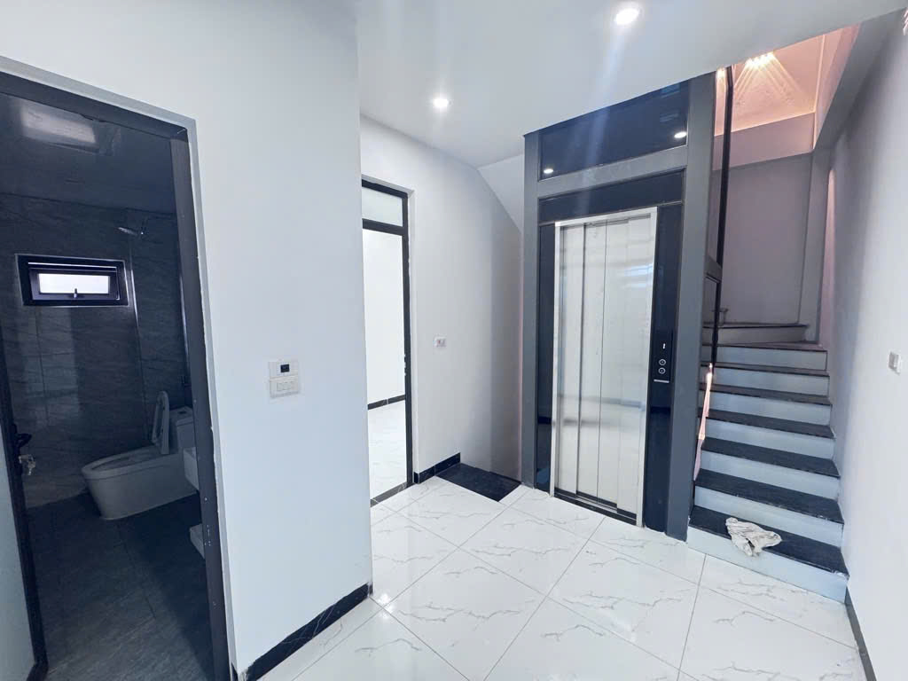 43m phú lãm hà đông _chỉ hơn 7 tỷ có nhà đẹp thang máy vù vù _ ngõ oto đỗ cửa ngày đêm_ gần chợ dân sinh _khu vực đông