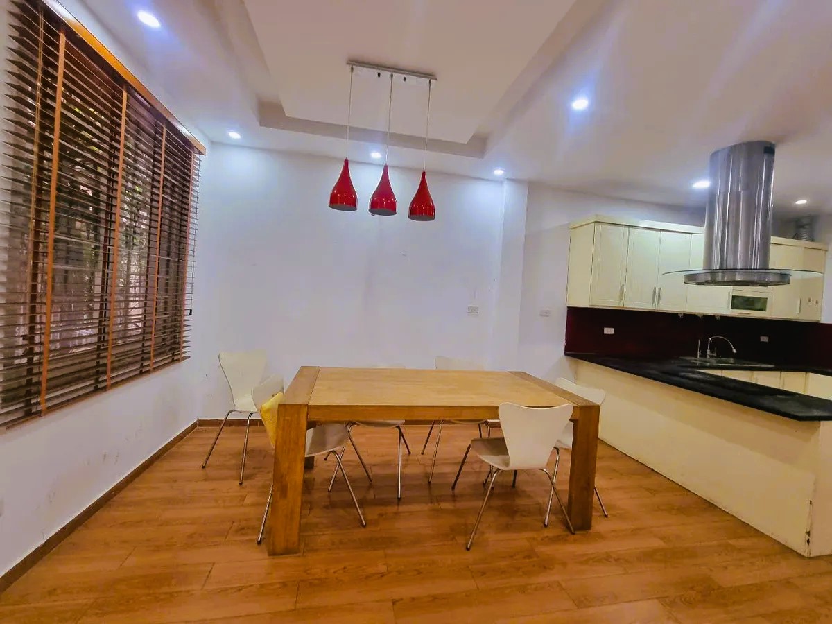 Bán đất tặng nhà khu vực La Thành - Hoàng Cầu - TT Đống Đa - Ngõ ô tô 2025 (0130)