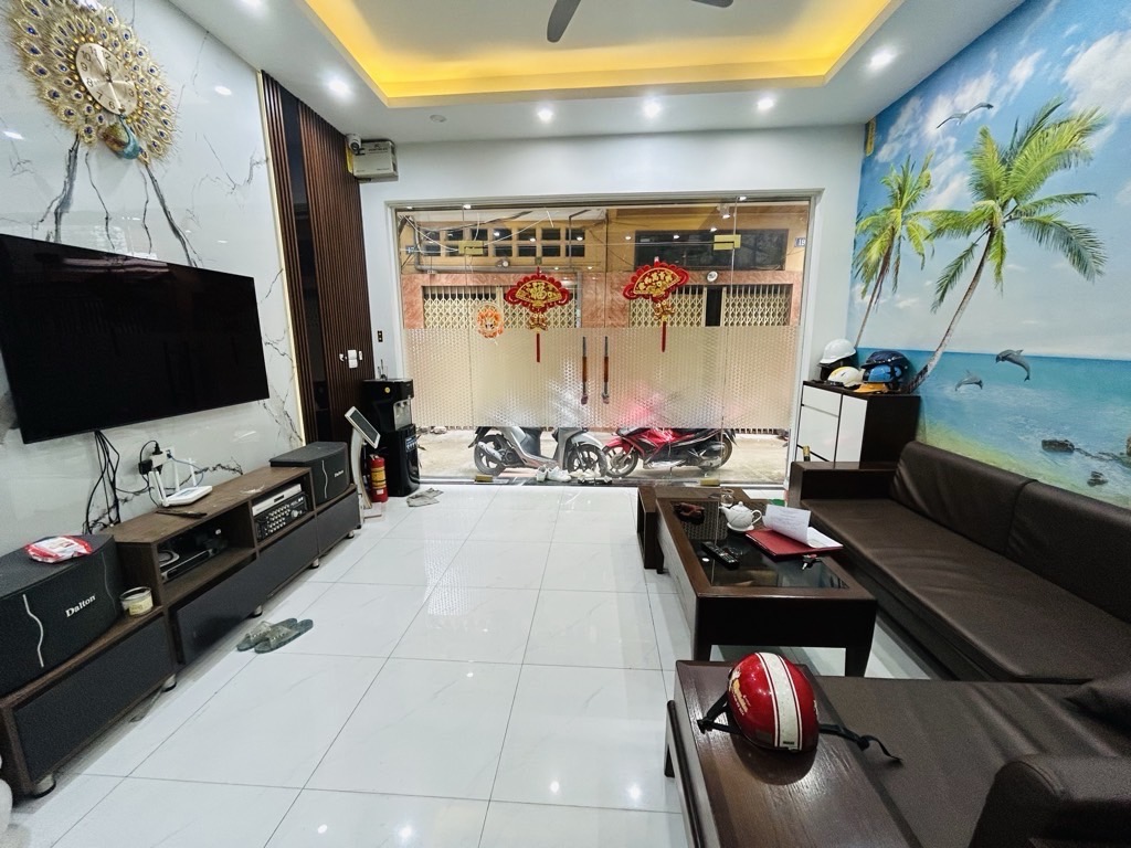 Bán siêu phẩm nhà phân lô yên lạc 5 tầng thang máy long lanh dân xây lô góc ô tô hai bà trưng