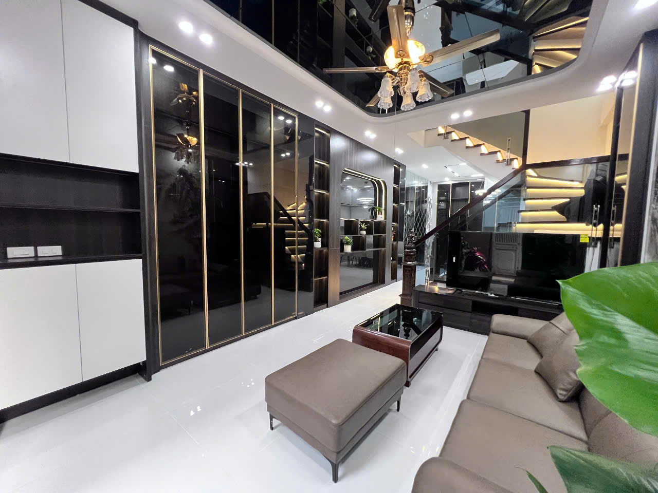 BÁN NHÀ LÔ GÓC XUÂN ĐỈNH – 5 TẦNG – NGÕ KINH DOANH – GẦN Ô TÔ