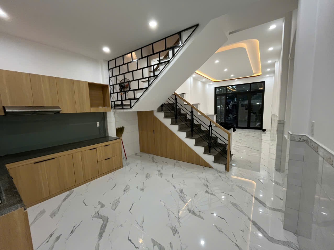 CHỈ 5,7 TỶ – NHÀ 2 TẦNG MẶT TIỀN TÔN ĐẢN – KINH DOANH ĐA NGÀNH NGHỀ