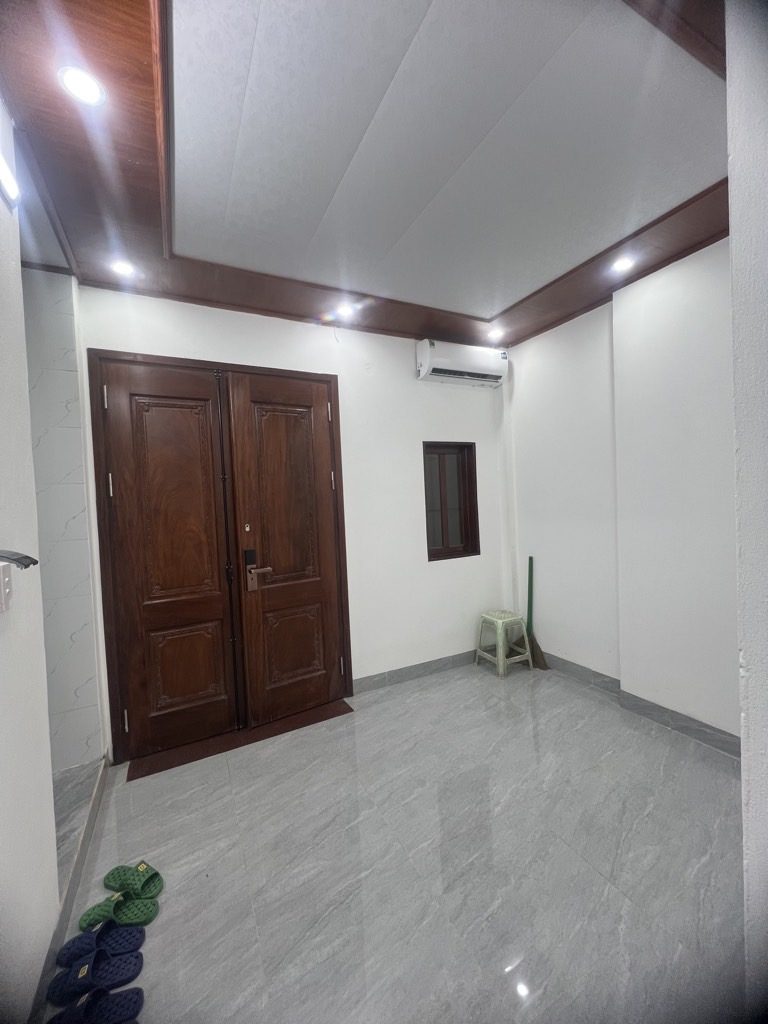 Bán Nhà Tập Thể Nguyễn Văn Cừ, Long Biên 45m2, 1T, giá 3,25 tỷ (sổ sẵn sàng giao dịch)