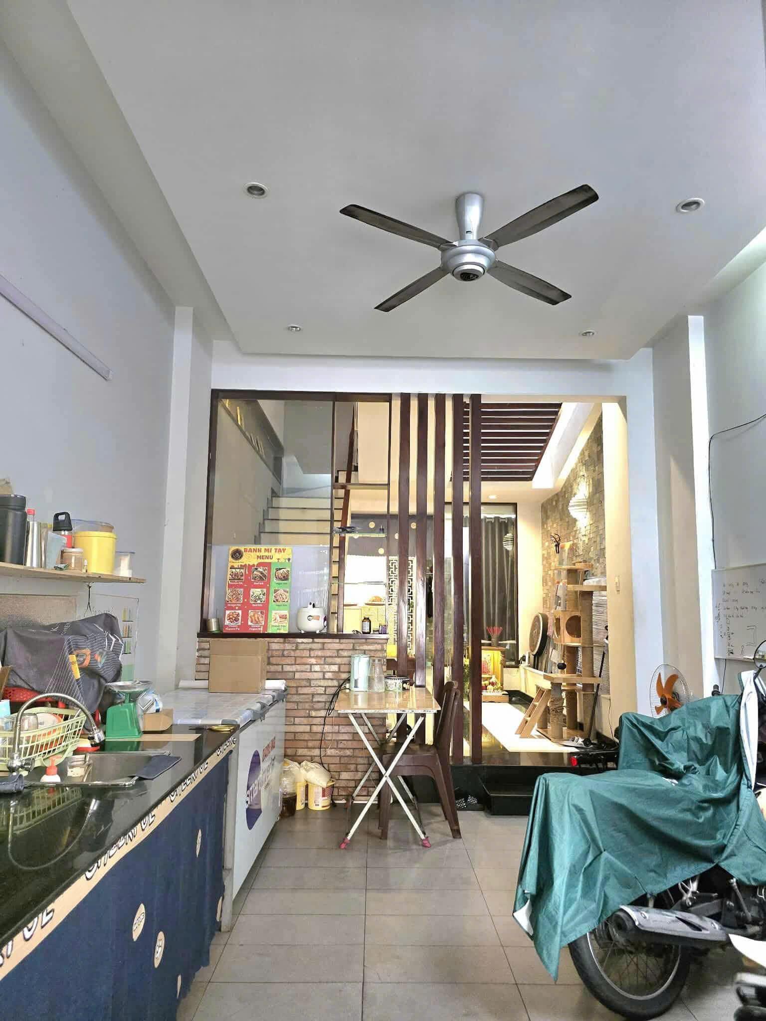 Bán nhà hẻm 8m Đồng Đen, phường 10 quận Tân Bình (3,8x18) 3 tầng