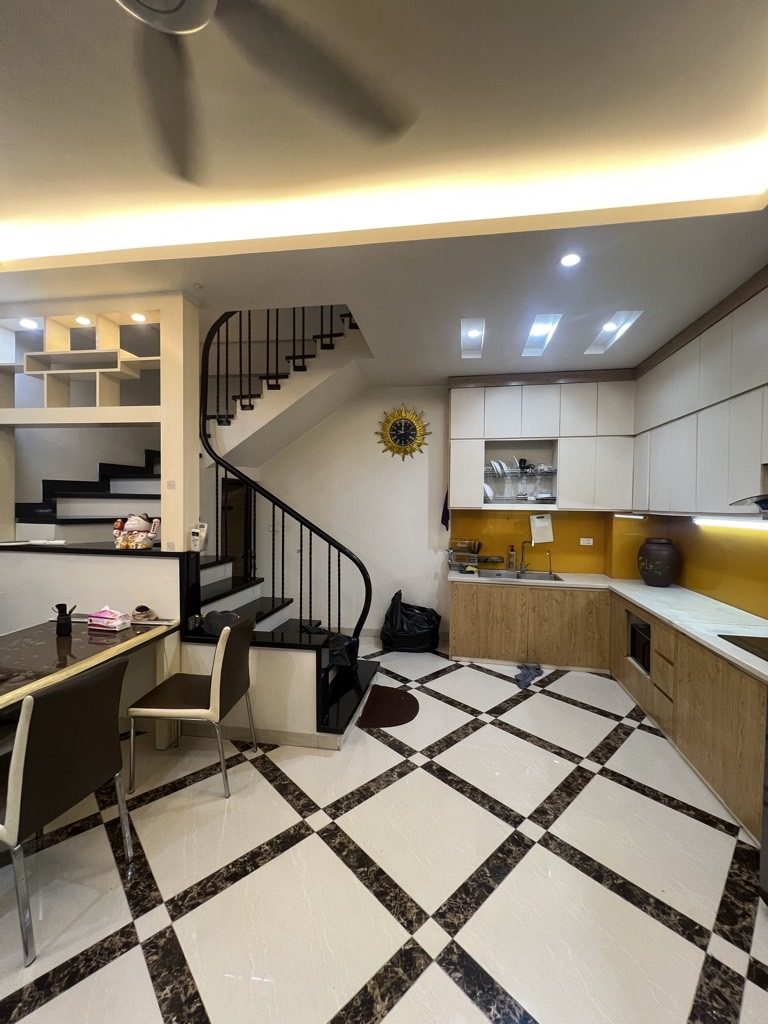 Chuyển Công Tác. Bán Nhà Ngõ 24 Ngọc Lâm, Long Biên 41m2, 5T chỉ 8,55 tỷ