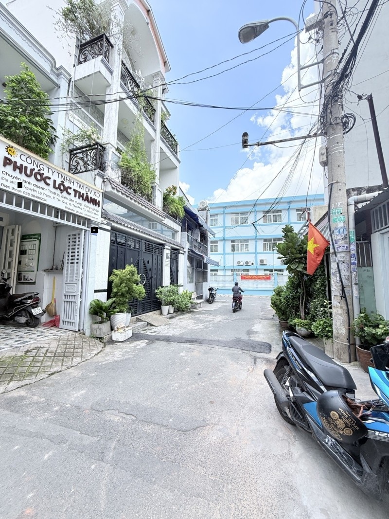 Mặt Tiền Đường Nguyễn Lộ Trạch, Quận Tân Phú - 74m2 (4 x 18)m