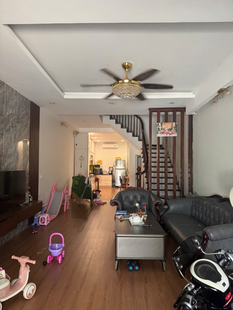 Bán nhà lạc trung phân lô 4 tầng vỉa hè 2 ô tô dừng đỗ kinh doanh hai bà tưng