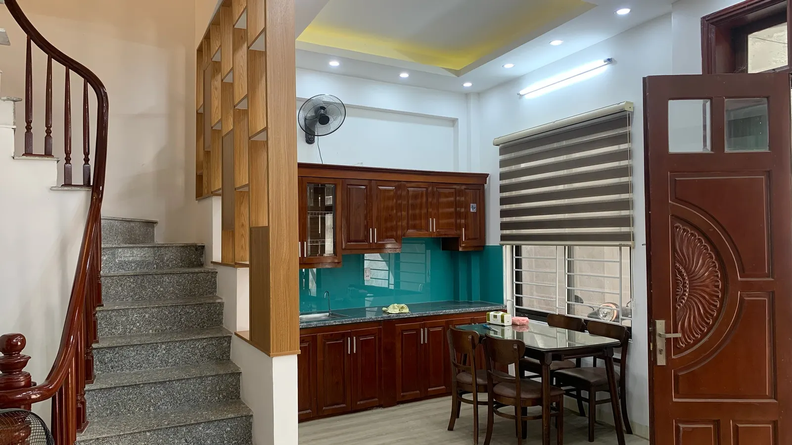 BÁN NHÀ RIÊNG Phố Trạm 36m2 X 4 tầng MT 6m, 6.8 Tỷ Long Biên Hà Nội.