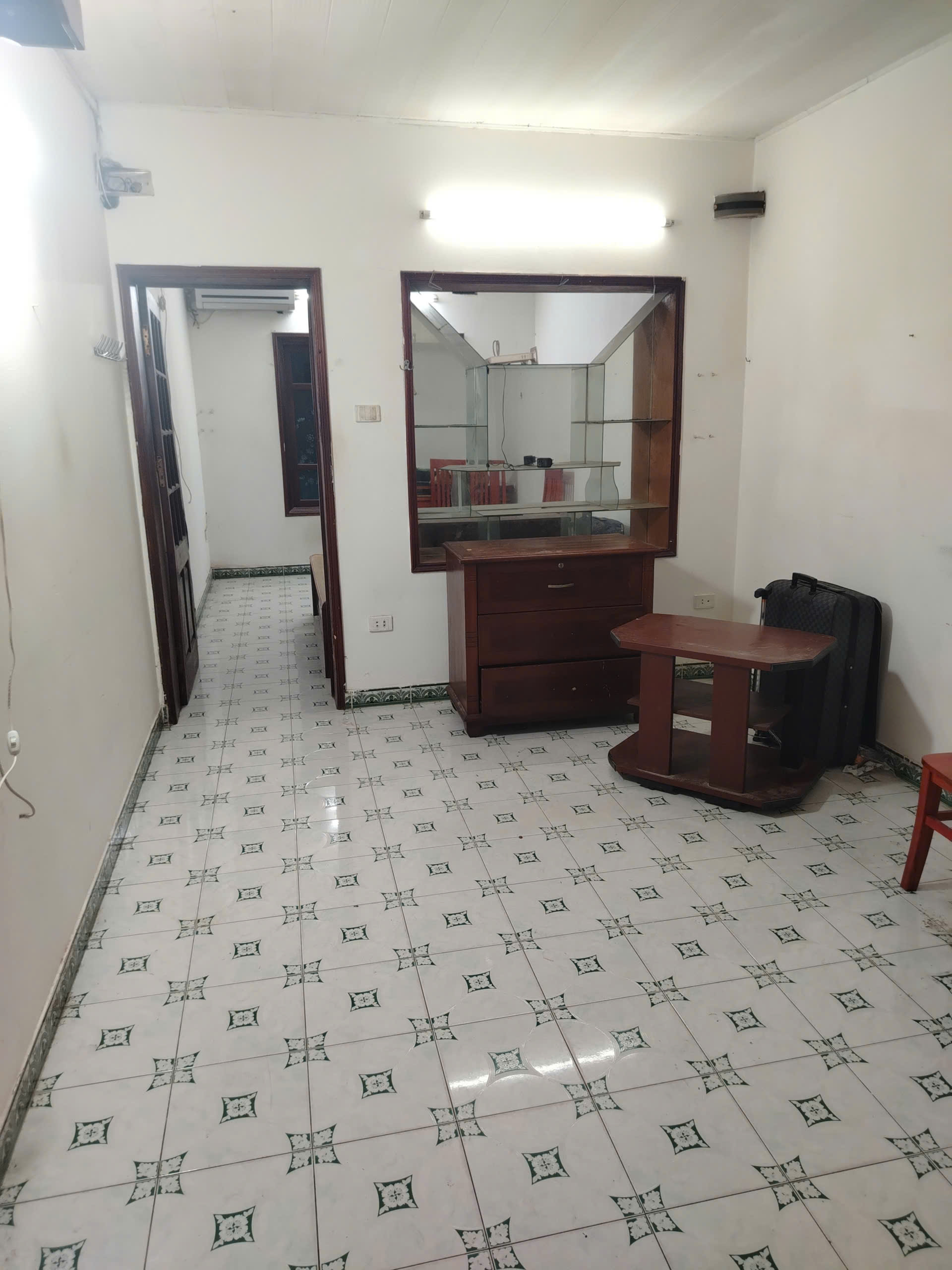 Cho thuê nhà riêng phố Đinh Công Tráng, 50m x 1 tầng, 1 ngủ,1 wc, 8 triệu/tháng
