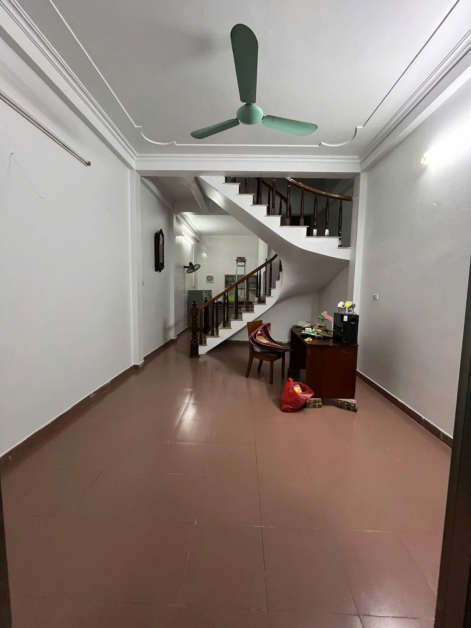 Cho thuê nhà nguyên căn 279 Lĩnh Nam, 50m2 - 3 tầng - 2 ngủ - 2 wc, 6,5tr / tháng