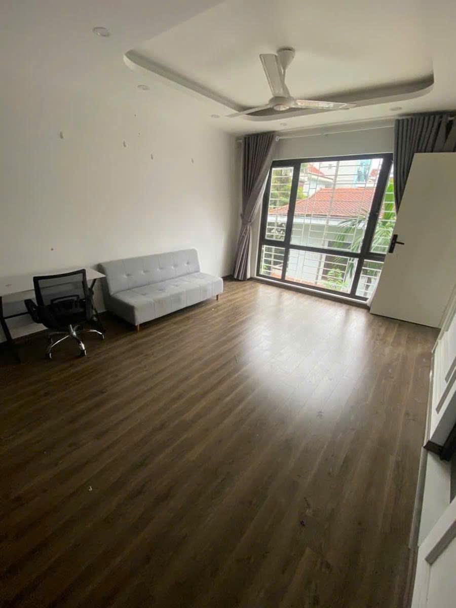 Cho thuê nhà nguyên căn 15 Gốc Đề, 35m2 x 5 tầng, 3 ngủ khép kín.15 triệu