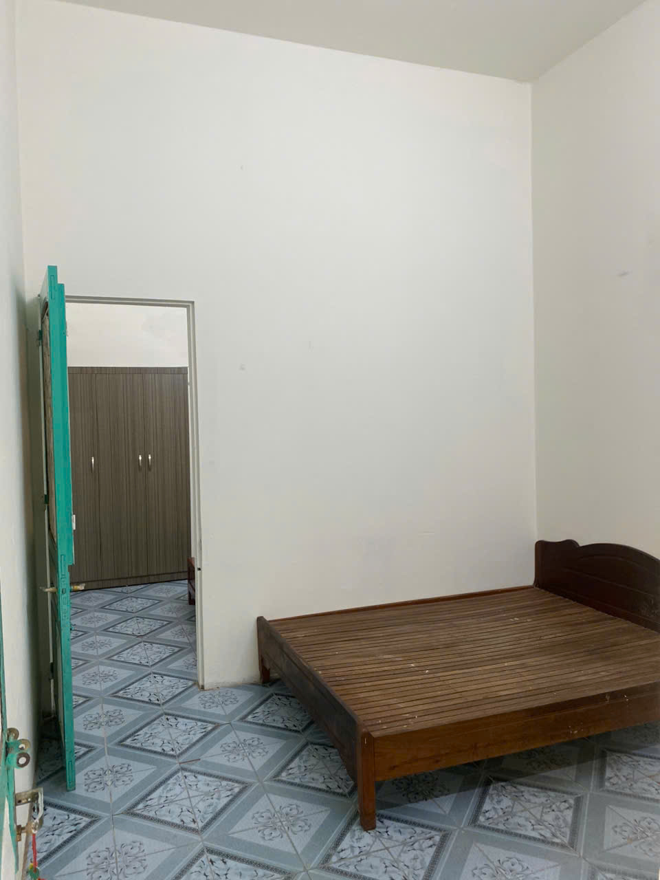 Hiếm căn hộ tầng 2 Trương Định 50m2, 2 ngủ, 1 vệ sinh chỉ 5 Triệu ở gđ, nhóm ít người