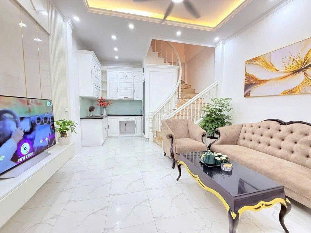 Ngõ 33 Văn Chương 2, 35m2 x 5 tầng 3 ngủ 3 wc 15,5 triệu/tháng.