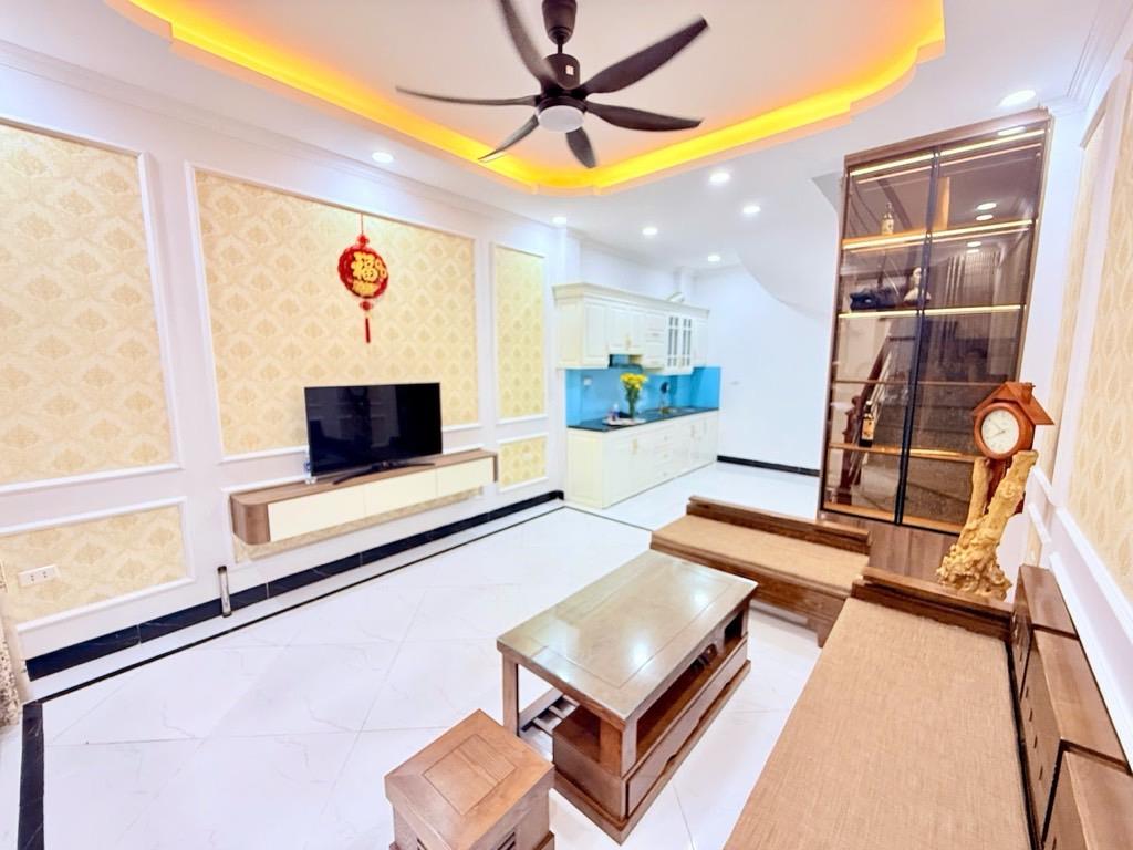 Nhà Cổ Nhuế, dân xây 5 tầng, lô góc, 7 chỗ ngủ trong nhà chỉ 6,9 tỷ