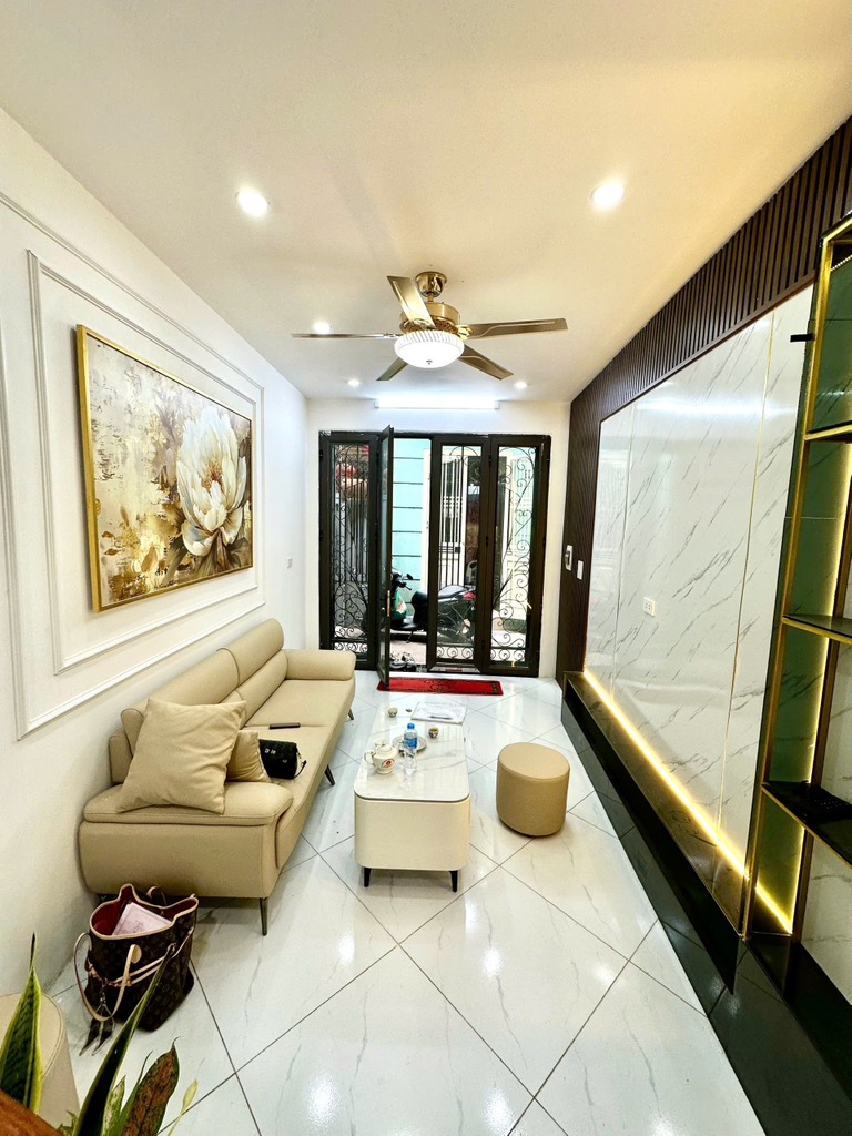 5.3 TỶ - NHÀ MỚI ĐẸP LONG LANH – NGÕ 3 GÁC – 50M RA PHỐ MINH KHAI