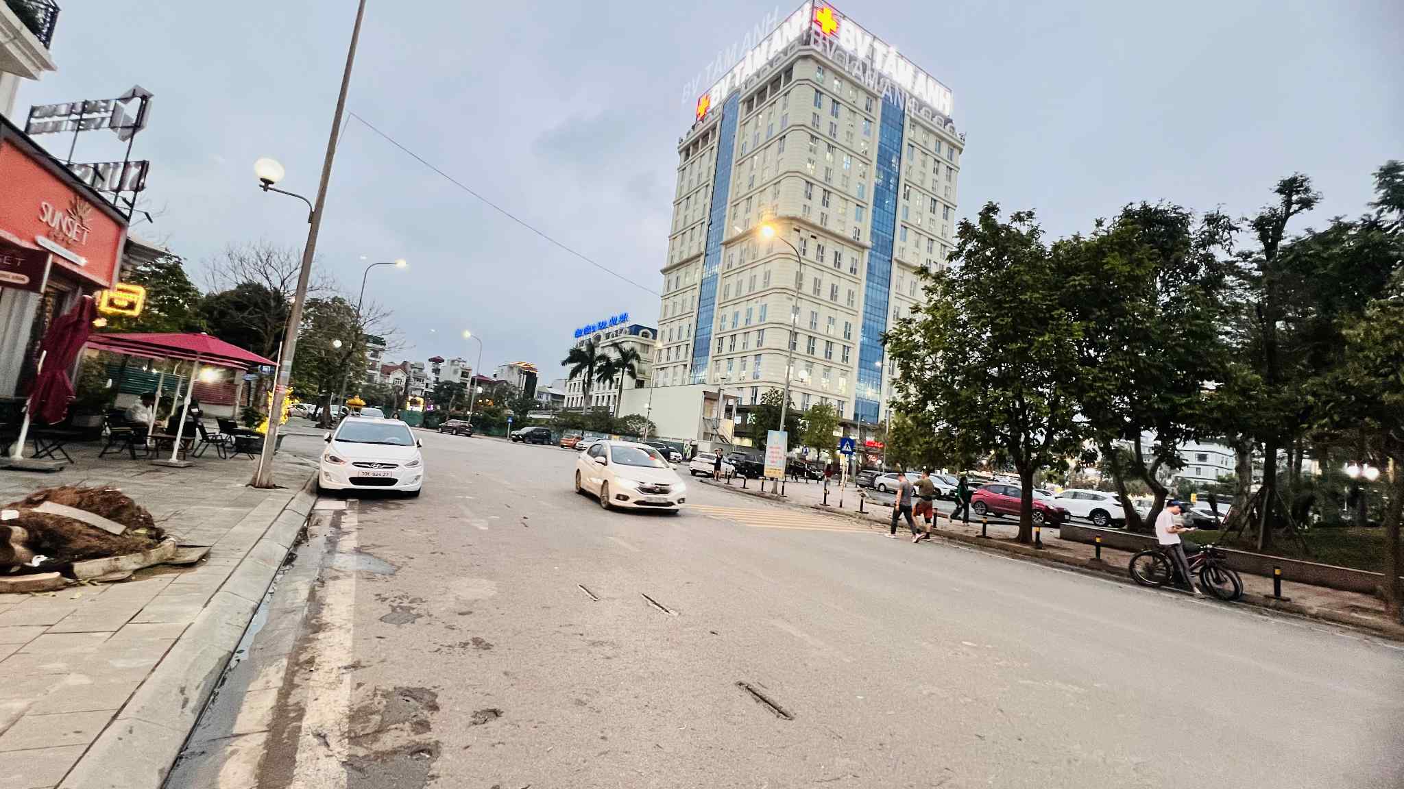 bán nhà Hoàng Như Tiếp- bệnh viện Tâm Anh, diện tích 140m, ôtô tránh, cách bệnh viện Tâm Anh 50m