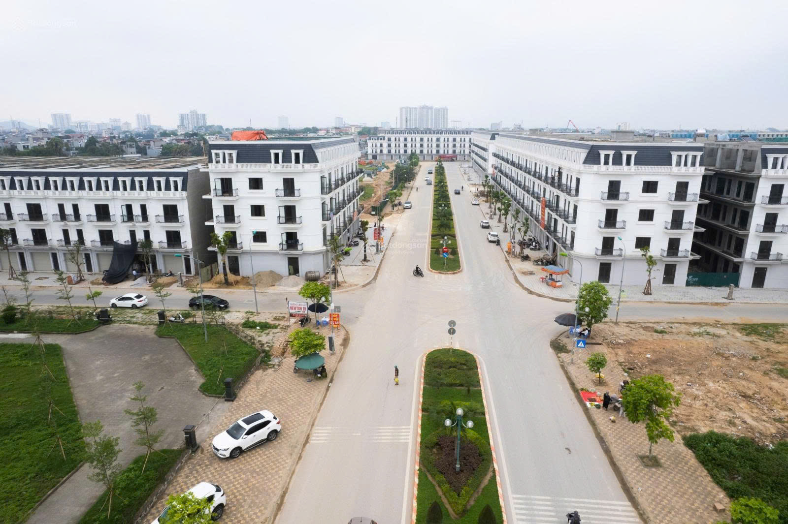 Bán Nhà Thô 4 Tầng Mặt Bằng Hồ Sen, View Công Viên Đã Có Sổ Tại CSEDP Lotus, P. Quảng Thành, Thanh Hóa