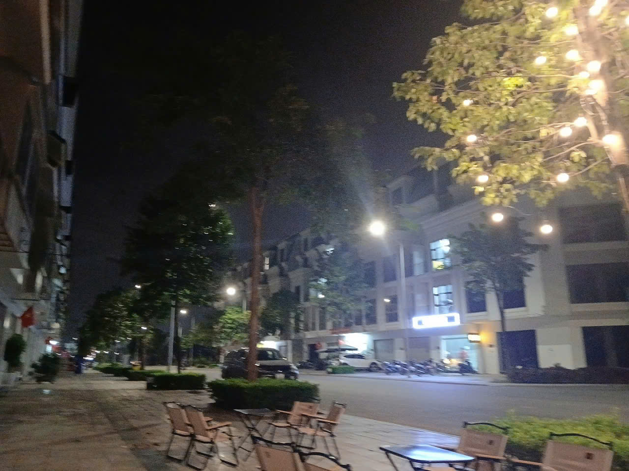 SIÊU PHẨM LÂI XÁ NHÀ 5 TÀNG. SÁT KHU ĐÔ. THỊ HINDO ROYA PẢK'. CHỈ 1P RA TỚI ĐÔ THỊ. 30M RA ĐẾN CHỖ OTO ĐÕ. GIÁ CHỈ