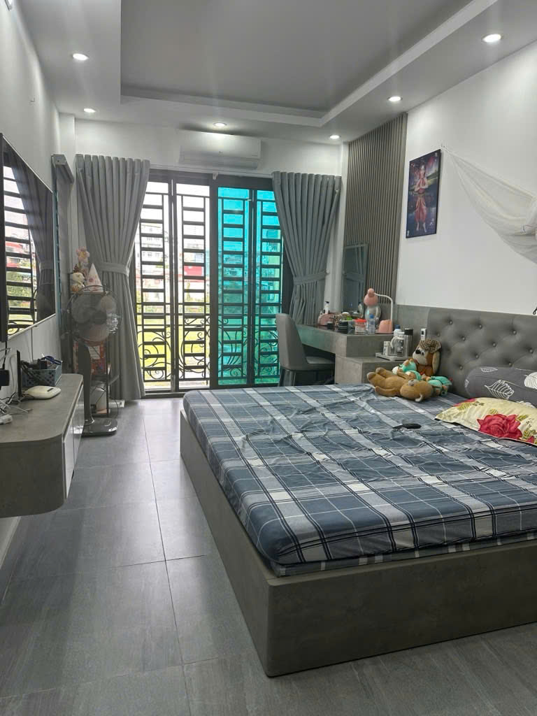 Bán nhà 5 tầng dân xây phân lô ở ngay đường hoàng mai