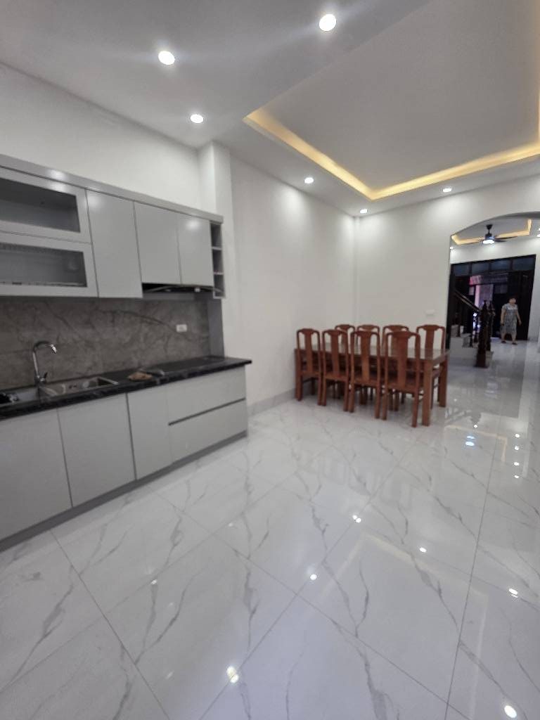 BÁN NHÀ NGỌC THUY, LONG BIÊN- NHÀ DÂN XÂY-70M-NHỈNH10 TỶ(TL)