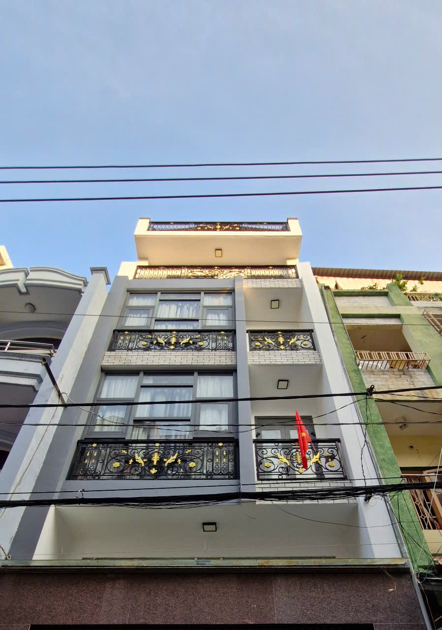 Bán Nhà Trung Tâm Q1, 76m2, 4 Tầng, Hẻm 5m, 7 phòng ngủ, sát mặt tiền, 150m tới phố tây Bùi Viện.