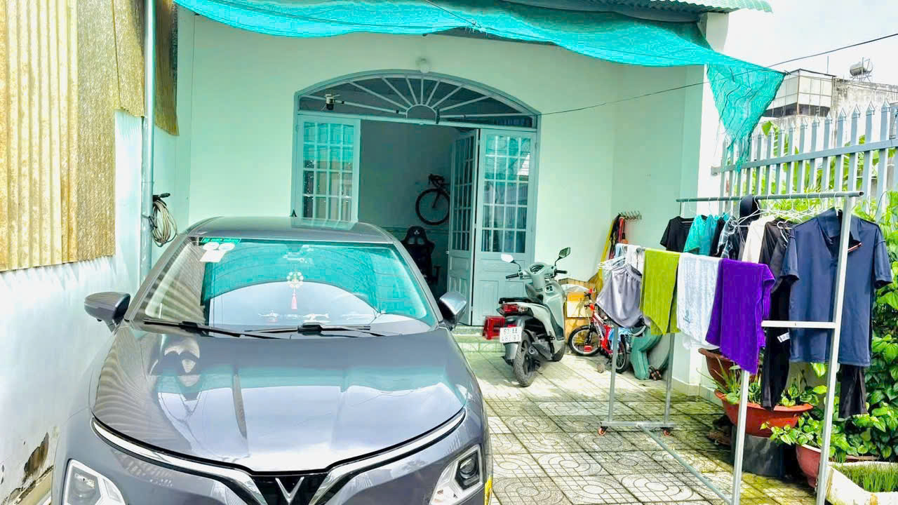 Bán nhà 5 x 25, gần ngã tư Nguyễn Khuyến, đường nhựa 6m chỉ 2 tỷ 350