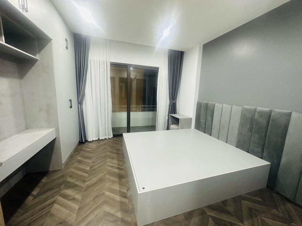 Bán nhà Hoàng Tăng Bí 37m2, dân xây 5 tầng, ô tô đỗ cửa chỉ 6 tỷ hơn