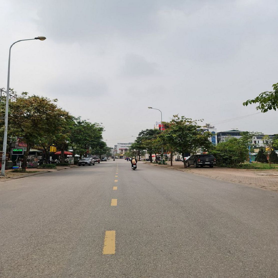 Bán đất Trâu Quỳ, Gia Lâm, 56m2 ô tô, 2 nhà ra trục chính cổng học viện. Lh 0989894845