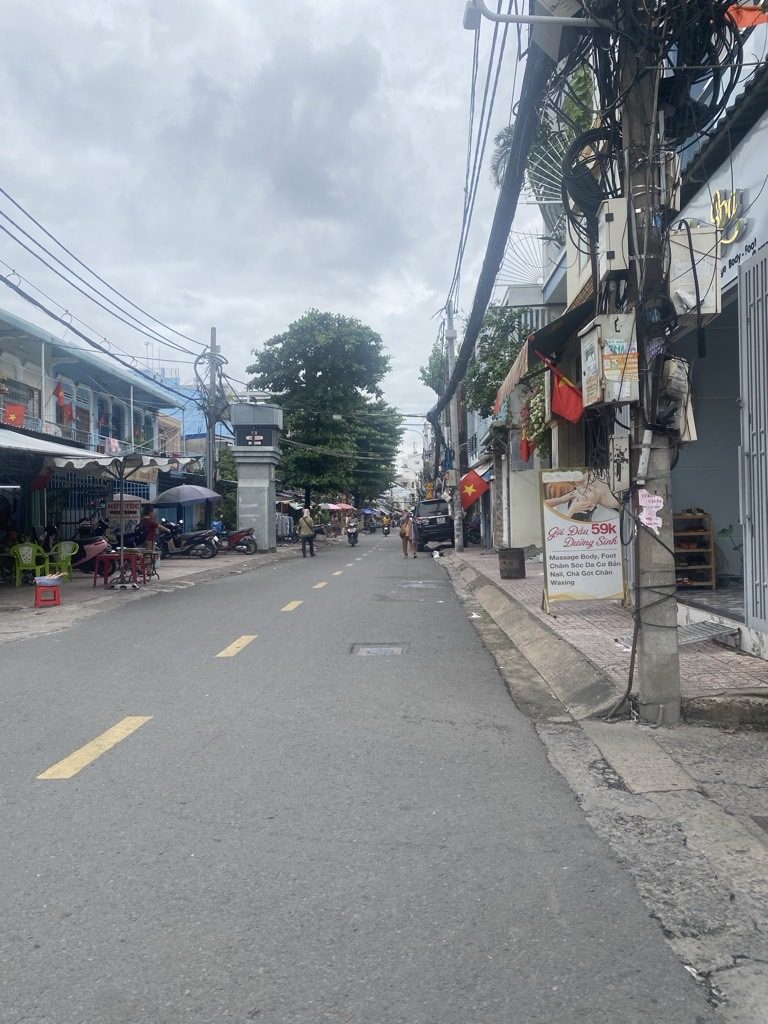 Bán nhà mặt tiền giáp Quận 5, 4.5x25, đường Phong Phú, chỉ 13 tỷ nhỉnh