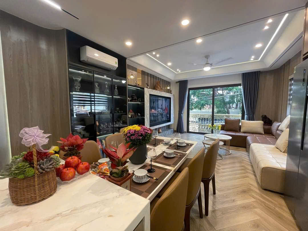 Nhà Đẹp Mới Toanh Phố Ngọc Lâm, Ô Tô Đỗ Cổng, Full Nội Thất, 36m2, 5 Tầng, Gía 7,8 Tỷ.