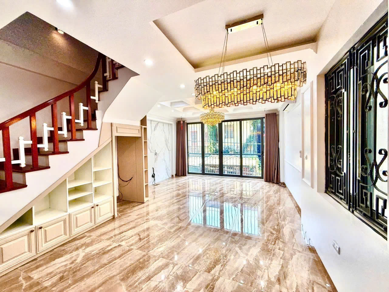 BÁN NHÀ BỒ ĐỀ – Ô TÔ VÀO NHÀ – 5 TẦNG MỚI – FULL NỘI THẤT NHẬP KHẨU 12 TỶ 950