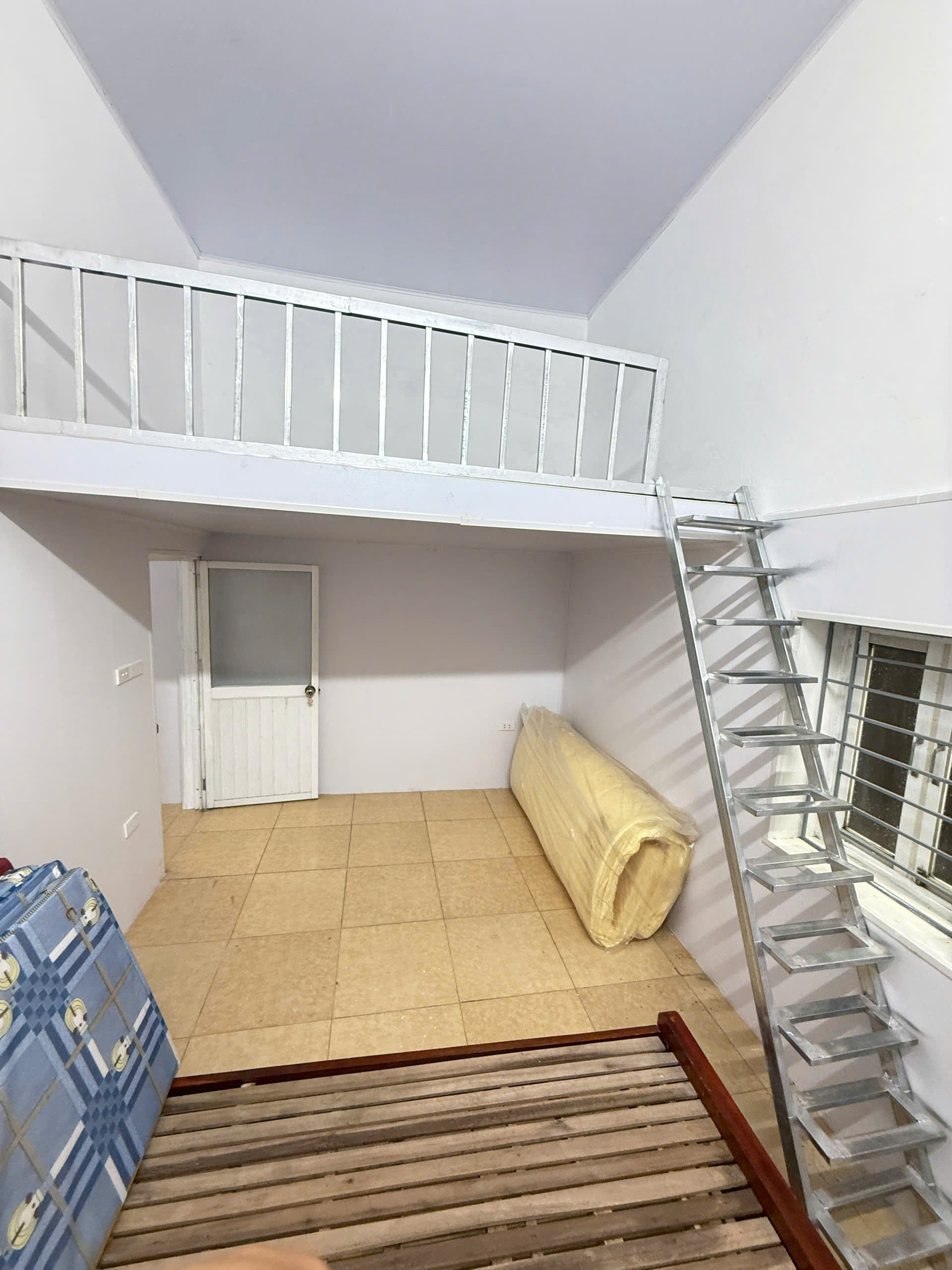 Cho thuê nhà phố Tứ Liên, Tây Hồ – 100m² – 2PN – WC khép kín – Giá chỉ 4.5 triệu/tháng
