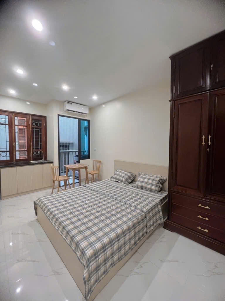 Bán nhà đẹp Nguyễn Văn Cừ - oto tránh- vỉa hè - kinh doanh- view hồ 35m 5 tầng nhỉnh 12 tỷ