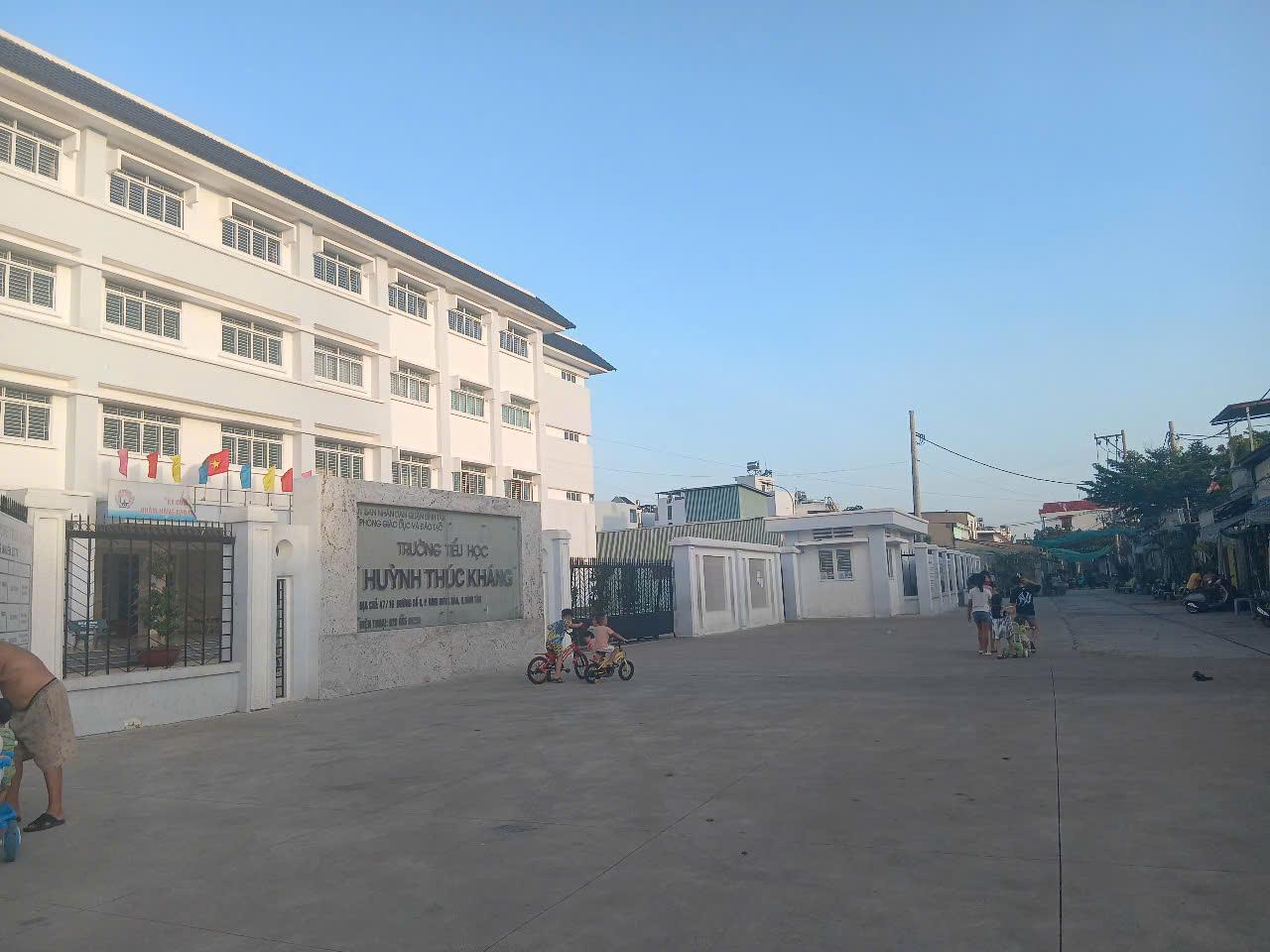 HẺM XE HƠI, BÌNH HƯNG HÒA, BÌNH TÂN. DT 57M2, 4 TẦNG, 5PN, GIÁ CHỈ NHỈNH 6 TỶ, SỔ HỒNG RIÊNG