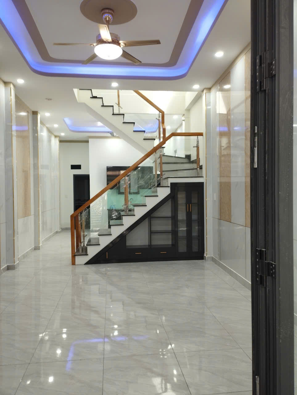 Bán nhà 2 Tầng Biên Hòa,SHR đường xe hơi thông,gần Vòng Xoay Cầu Hang