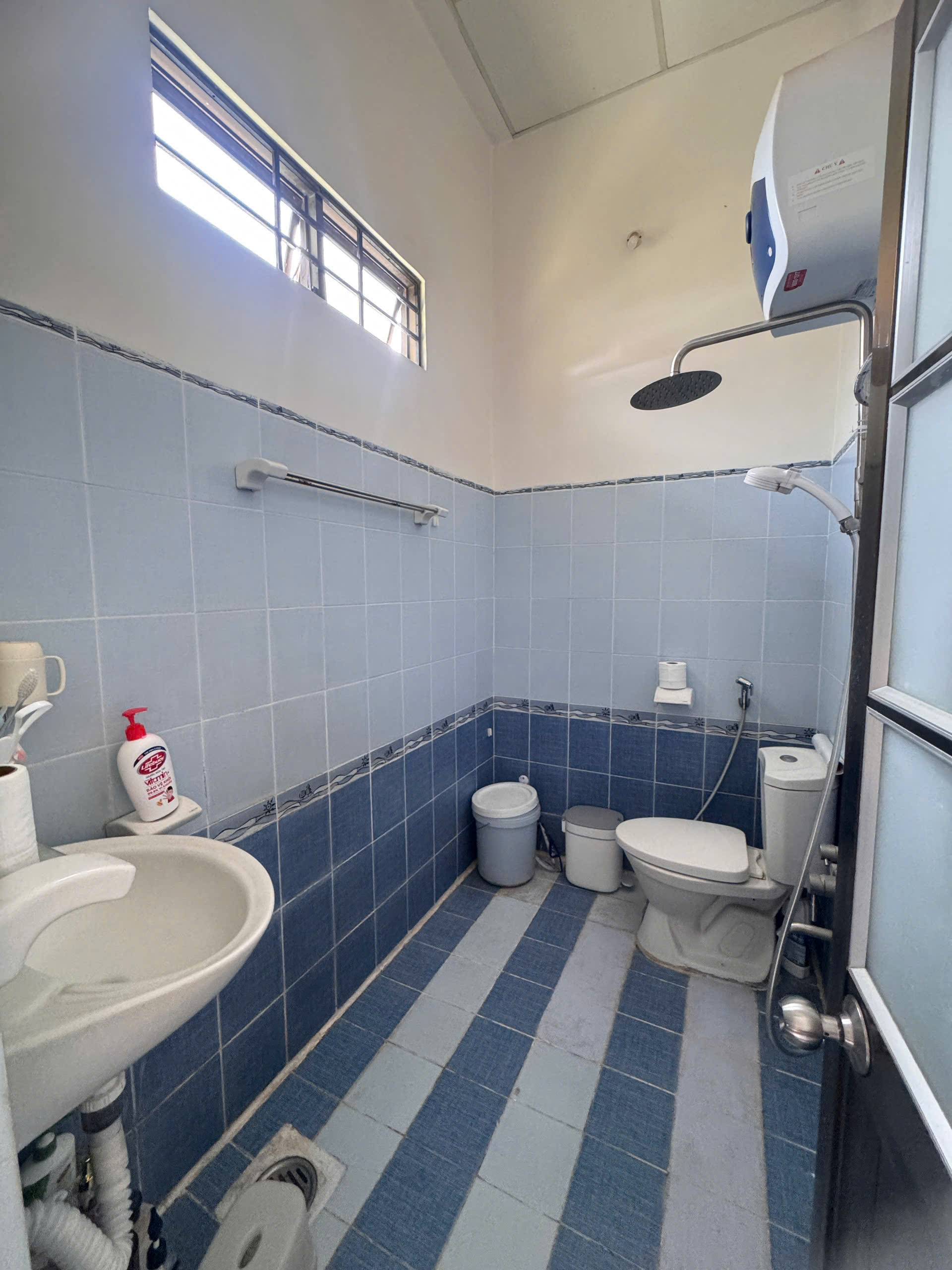 Căn nhà đẹp hẻm Thông Dã Tượng và Hoàng Diệu, cách Biển chỉ 300m. Dt gần 70m2 Giá bán 4,8 tỷ (còn bớt) Liên hệ: